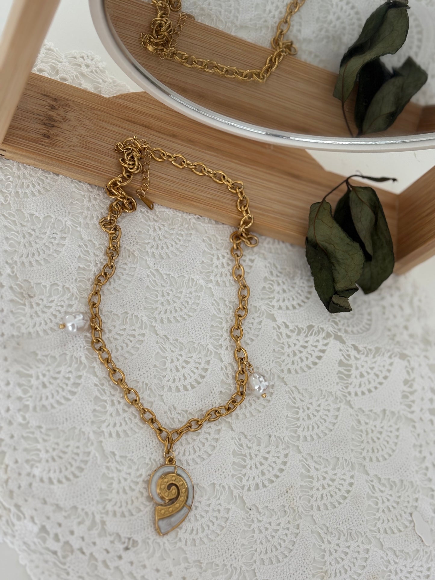 İnci detay gold kolye